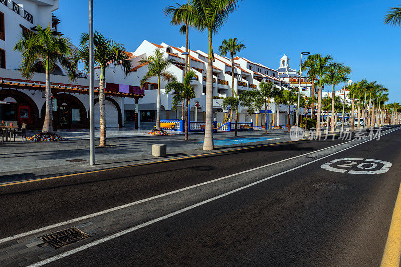 圣地亚哥公园3零售区和酒店在最负盛名的海滩住宅综合体Playa de Las Americas，特内里费